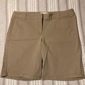 J Crew Bermuda khaki shorts size 8